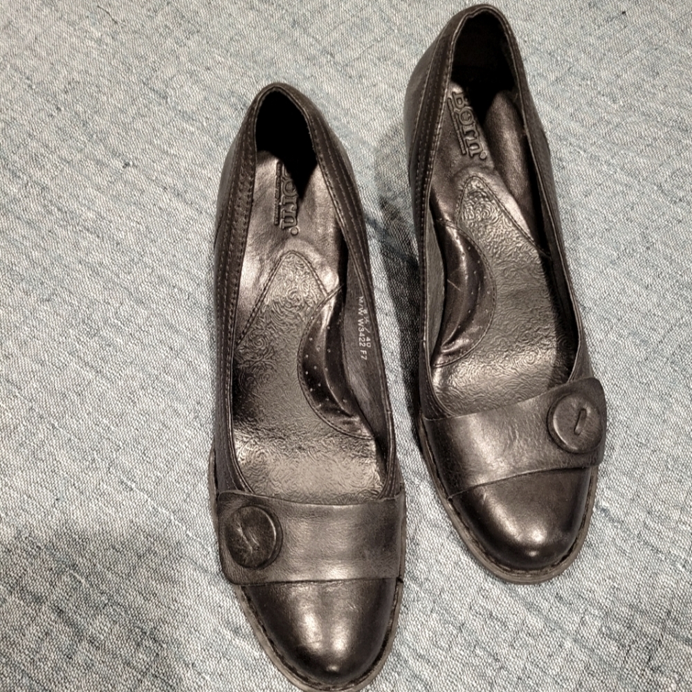 Born US Women's Size 8.5 Leather Slip On  Heel Shoes